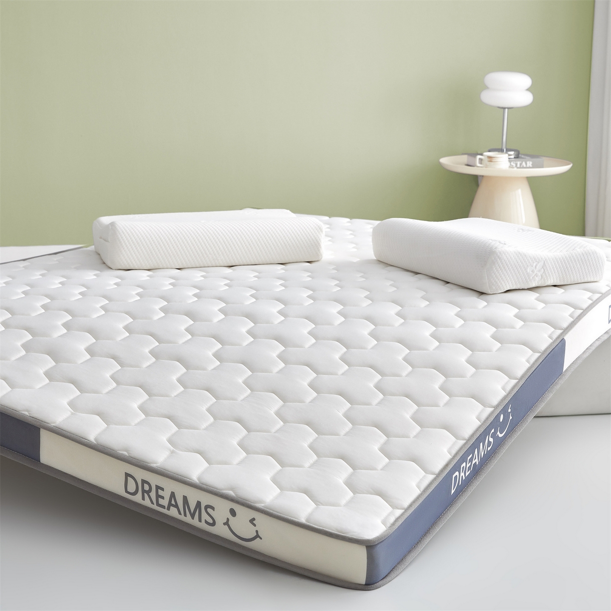 91家纺网 家纺一手货源 找家纺 布卢姆床垫 2025新款A类针织乳胶立体记忆海绵床垫成人款-微笑 微笑-白灰