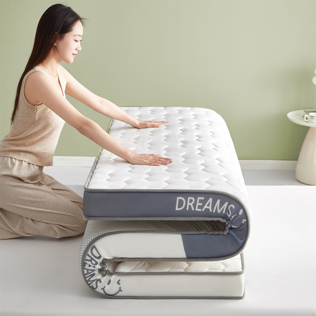 91家纺网 家纺一手货源 找家纺 布卢姆床垫 2025新款A类针织乳胶立体记忆海绵床垫成人款-微笑 微笑-白灰