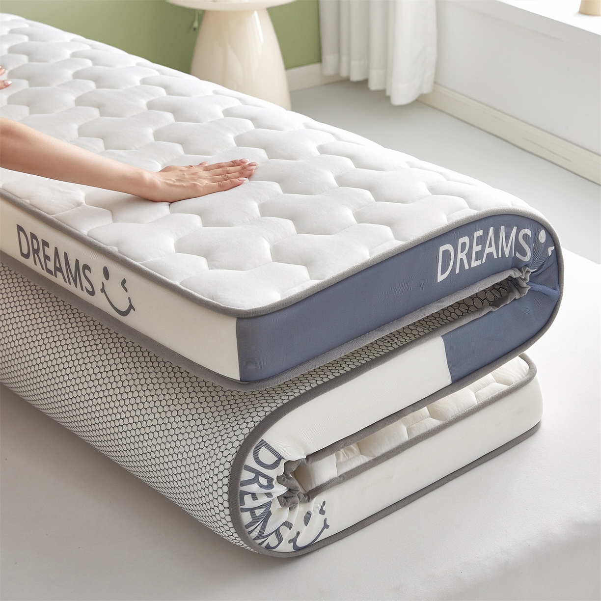 91家纺网 家纺一手货源 找家纺 布卢姆床垫 2025新款A类针织乳胶立体记忆海绵床垫成人款-微笑 微笑-白灰