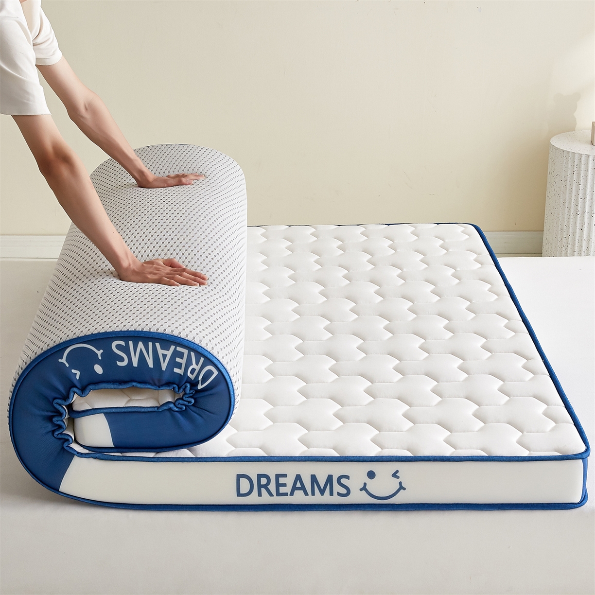 91家纺网 家纺一手货源 找家纺 布卢姆床垫 2025新款A类针织乳胶立体记忆海绵床垫成人款-微笑 微笑-白蓝