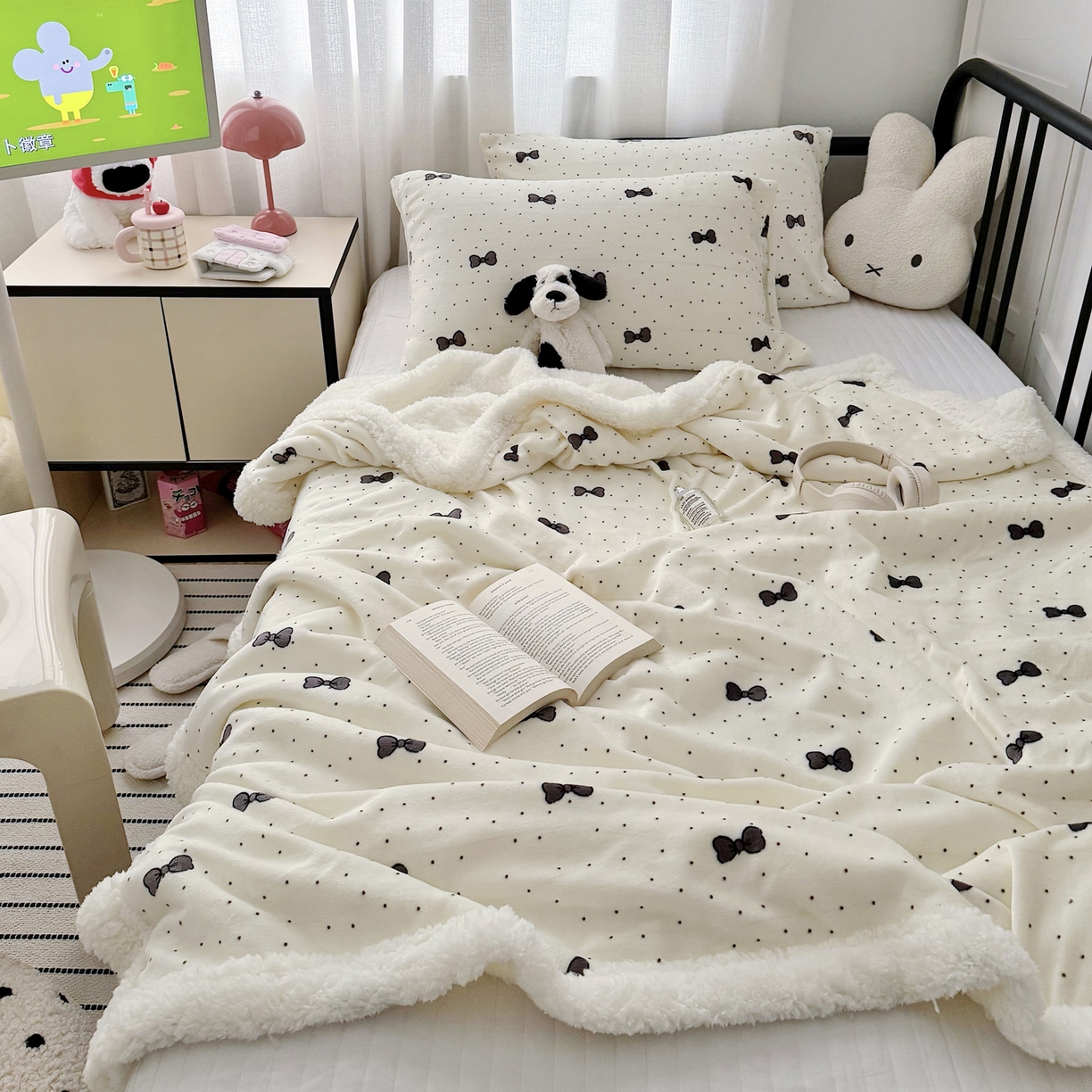 91家纺网 家纺一手货源 找家纺 寐居家纺 2025新款牛奶绒卡通毛毯系列 波点蝴蝶结