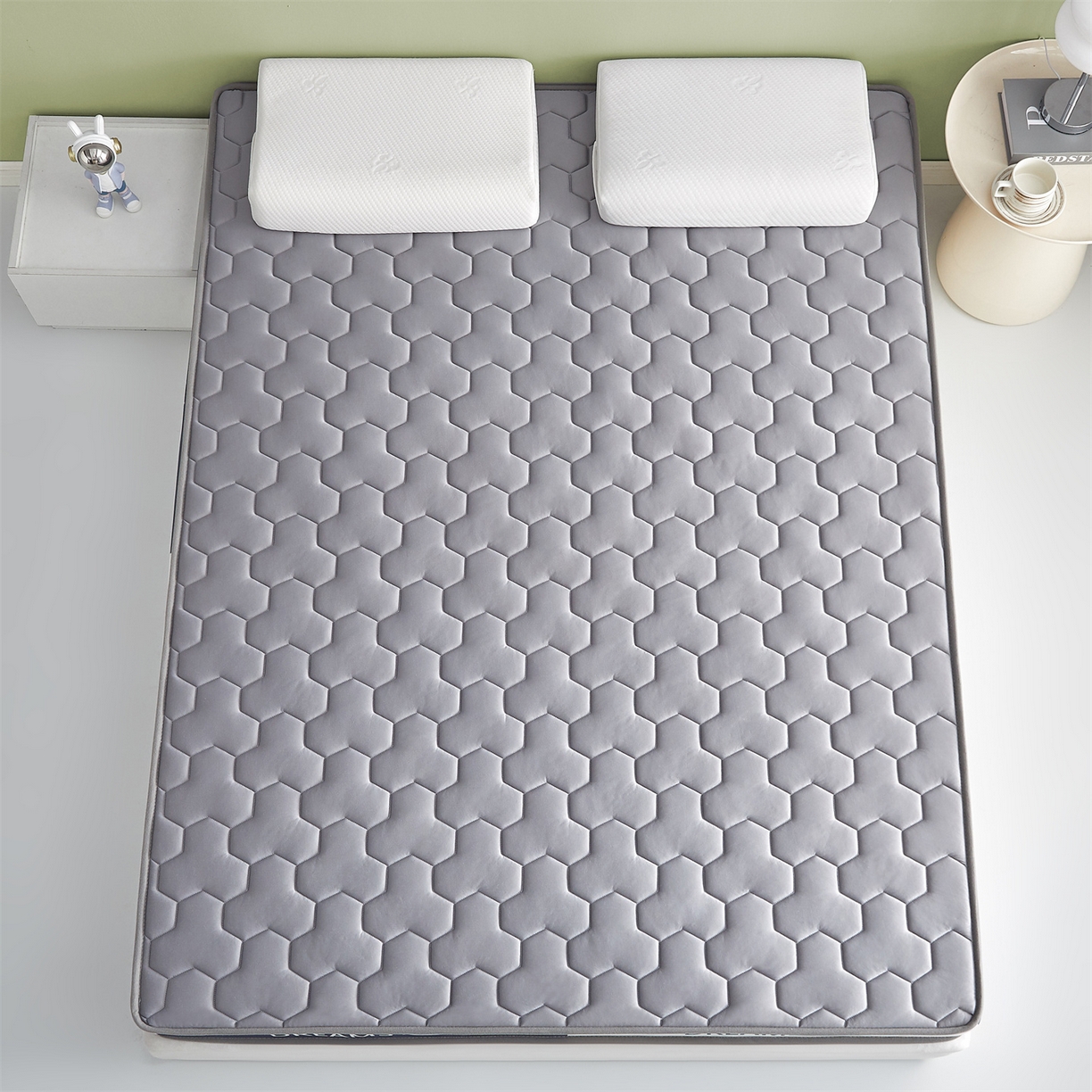 91家纺网 家纺一手货源 找家纺 布卢姆床垫 2025新款A类针织乳胶立体记忆海绵床垫成人款-微笑 微笑-灰