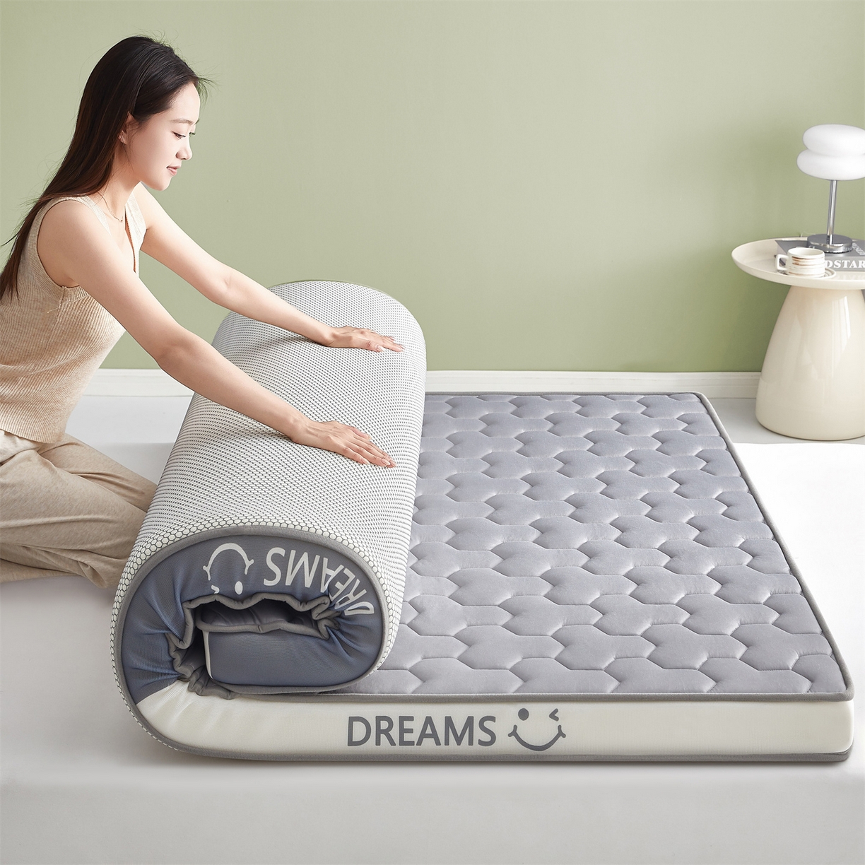 91家纺网 家纺一手货源 找家纺 布卢姆床垫 2025新款A类针织乳胶立体记忆海绵床垫成人款-微笑 微笑-灰