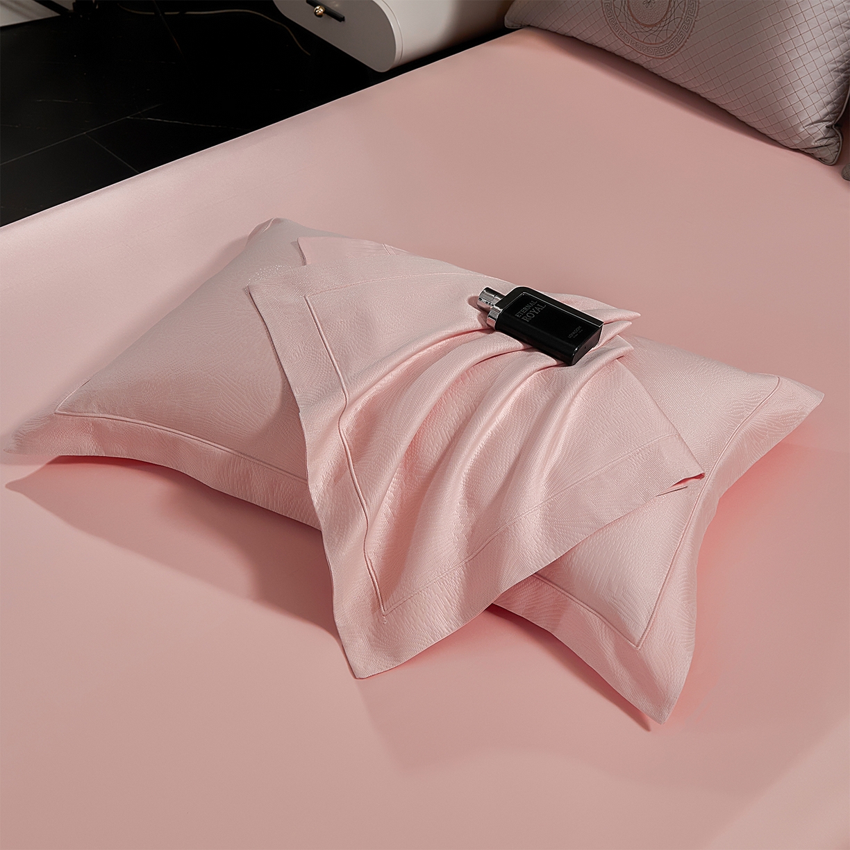 91家纺网 家纺一手货源 找家纺 元元家居（元元被业） 2025新款百支全棉高精密厚织系列四件套-恬蕴系列 恬蕴-樱花粉