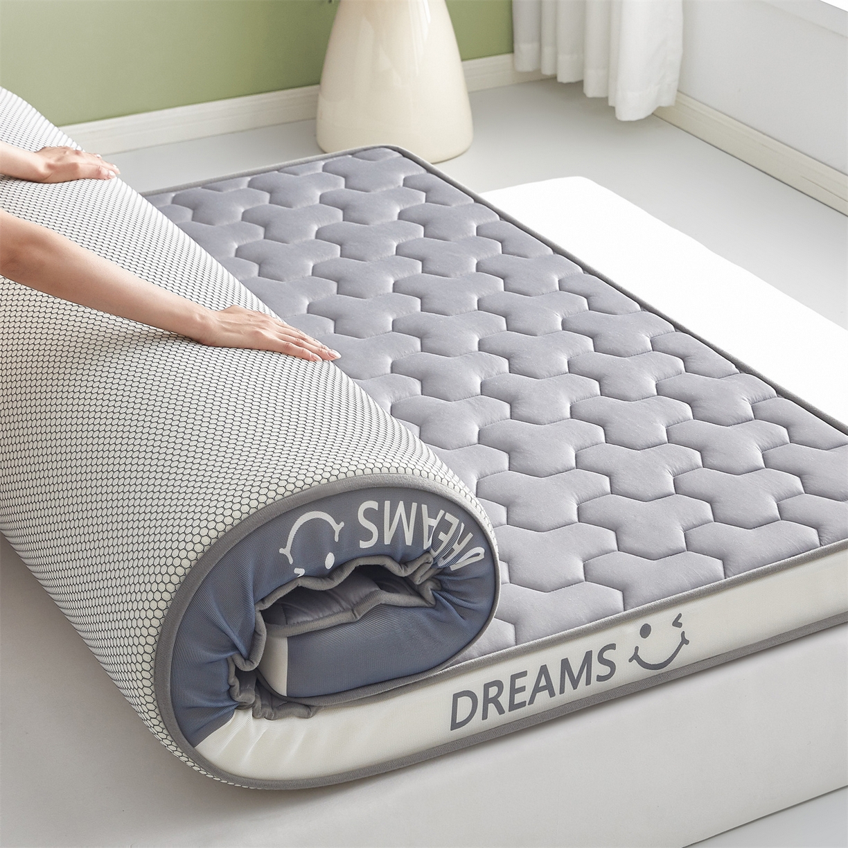 91家纺网 家纺一手货源 找家纺 布卢姆床垫 2025新款A类针织乳胶立体记忆海绵床垫成人款-微笑 微笑-灰