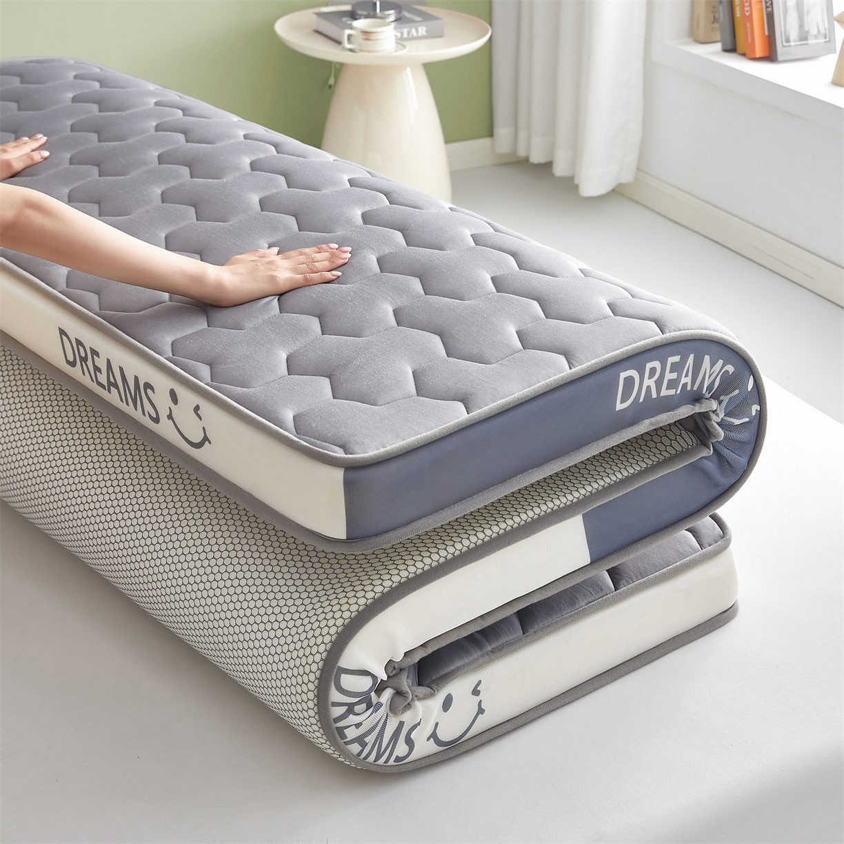 91家纺网 家纺一手货源 找家纺 布卢姆床垫 2025新款A类针织乳胶立体记忆海绵床垫成人款-微笑 微笑-灰