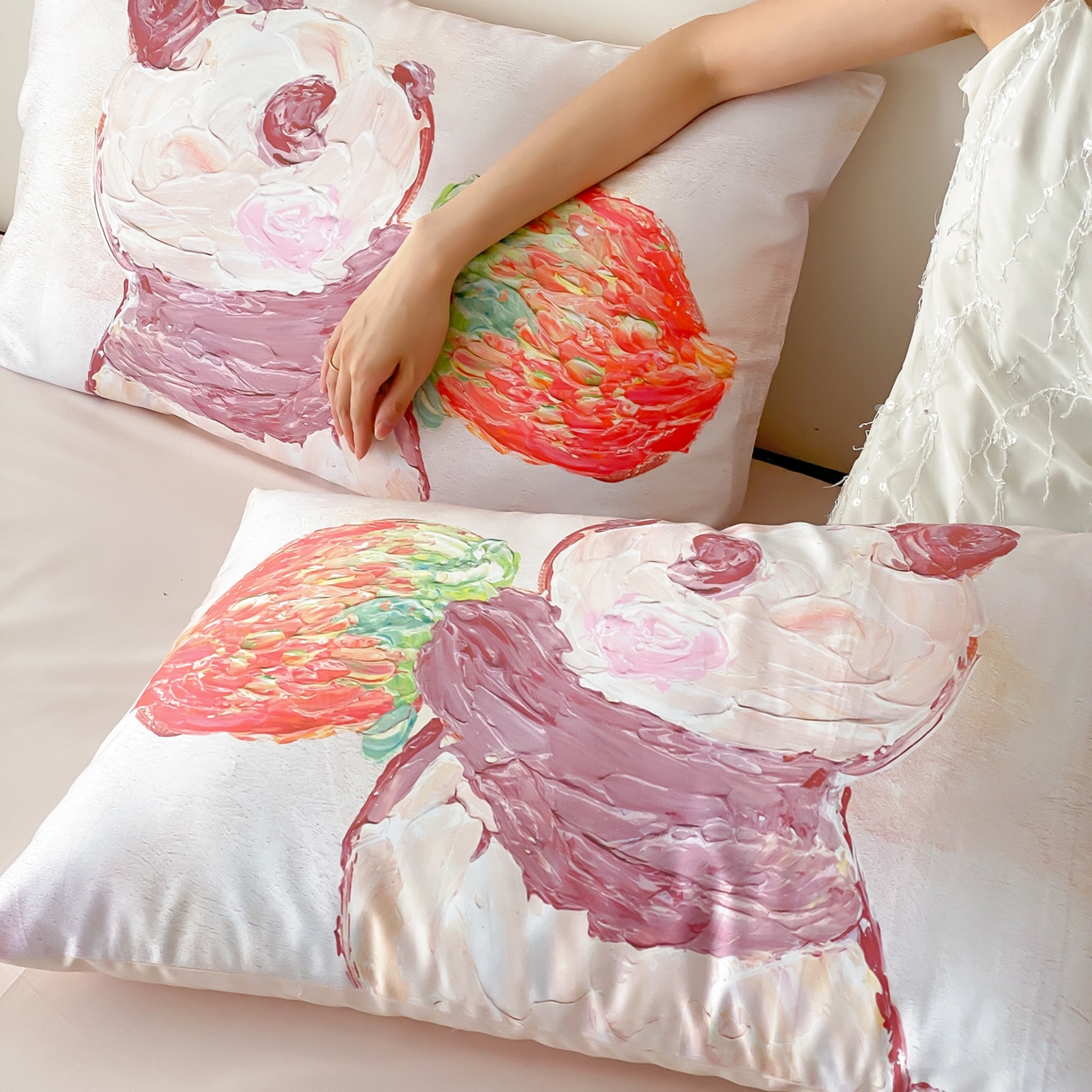 91家纺网 家纺一手货源 找家纺 云栖家居 2025新款50支数码印花单枕套48-74cm一只一对装 草莓小熊猫