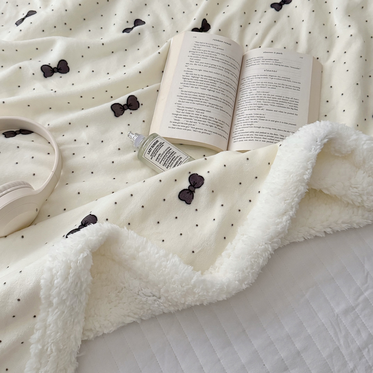 91家纺网 家纺一手货源 找家纺 寐居家纺 2025新款牛奶绒卡通毛毯系列 波点蝴蝶结