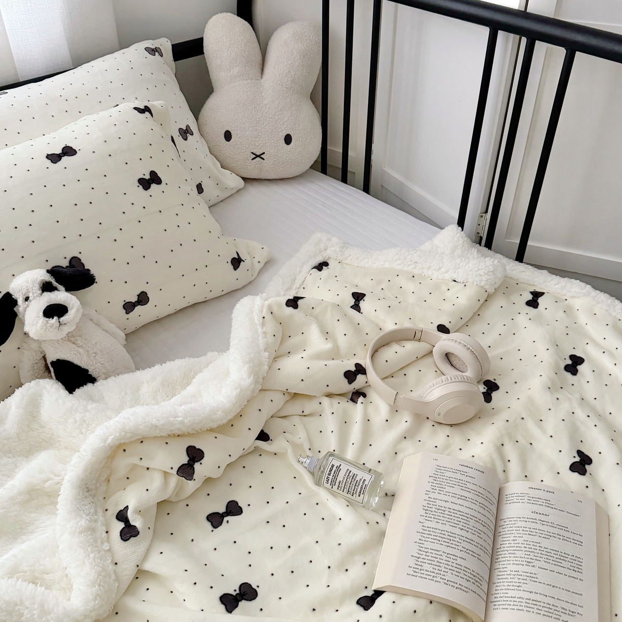 91家纺网 家纺一手货源 找家纺 寐居家纺 2025新款牛奶绒卡通毛毯系列 波点蝴蝶结