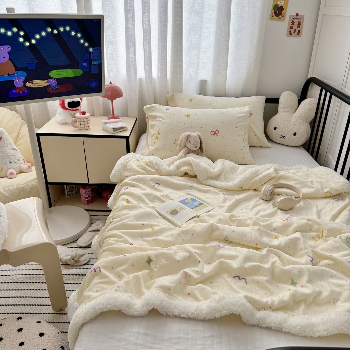 寐居家纺 2025新款牛奶绒卡通毛毯系列 彩色波点