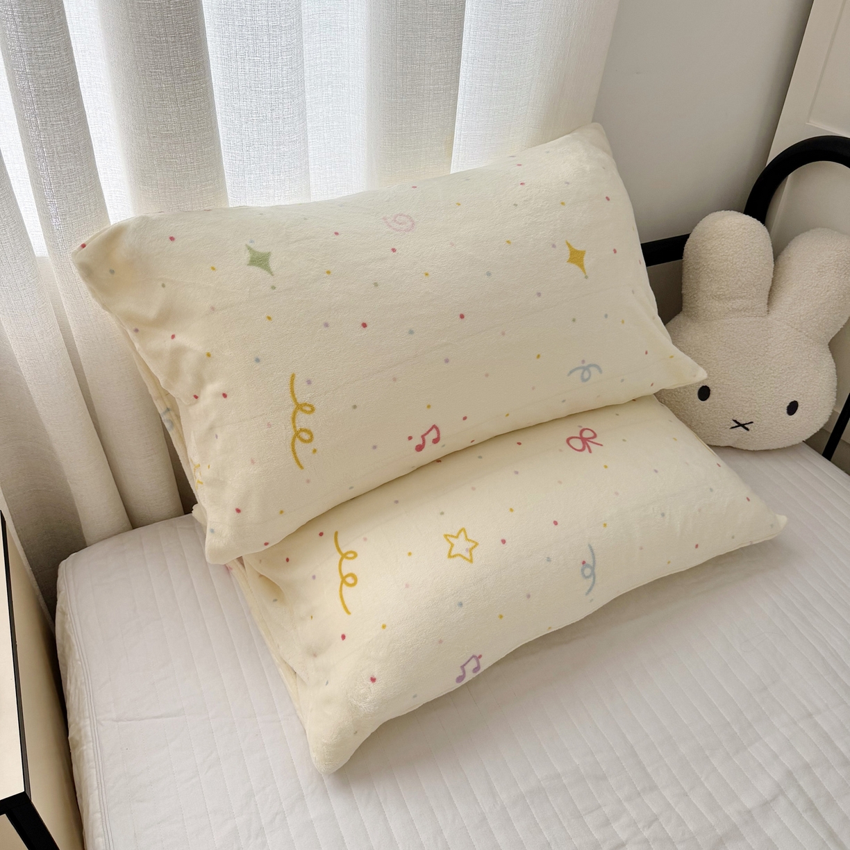 91家纺网 家纺一手货源 找家纺 寐居家纺 2025新款牛奶绒卡通毛毯系列 彩色波点