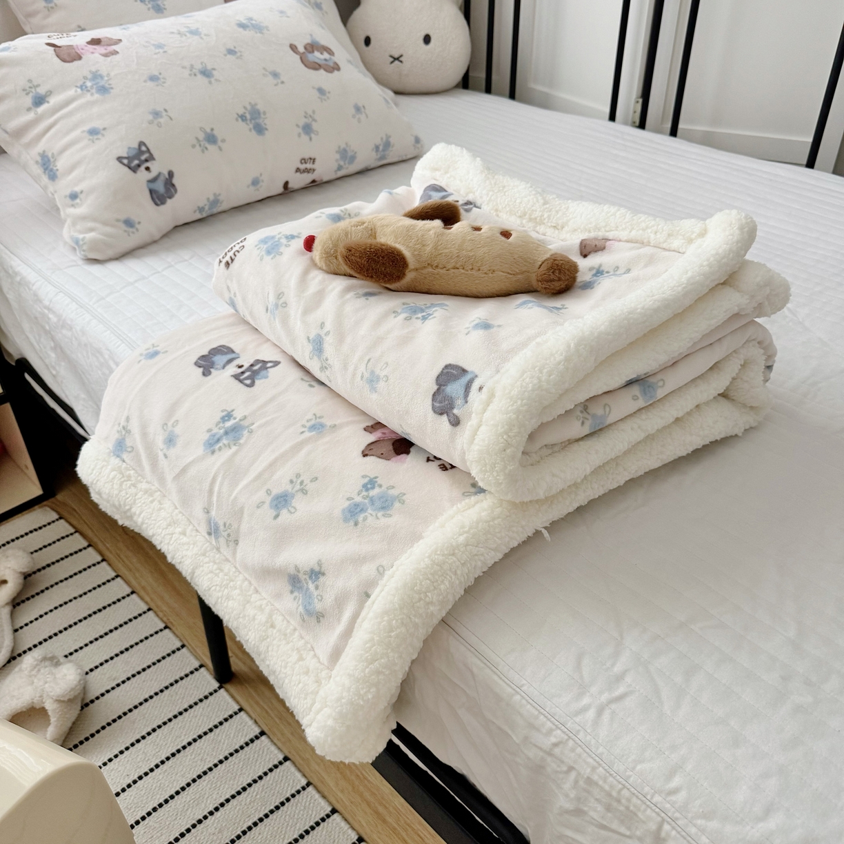 91家纺网 家纺一手货源 找家纺 寐居家纺 2025新款牛奶绒卡通毛毯系列 狗狗乐园