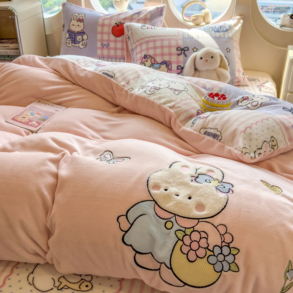 91家纺网 家纺一手货源 找家纺 （总）摩妮卡 2025新款卡通牛奶绒刺绣四件套系列