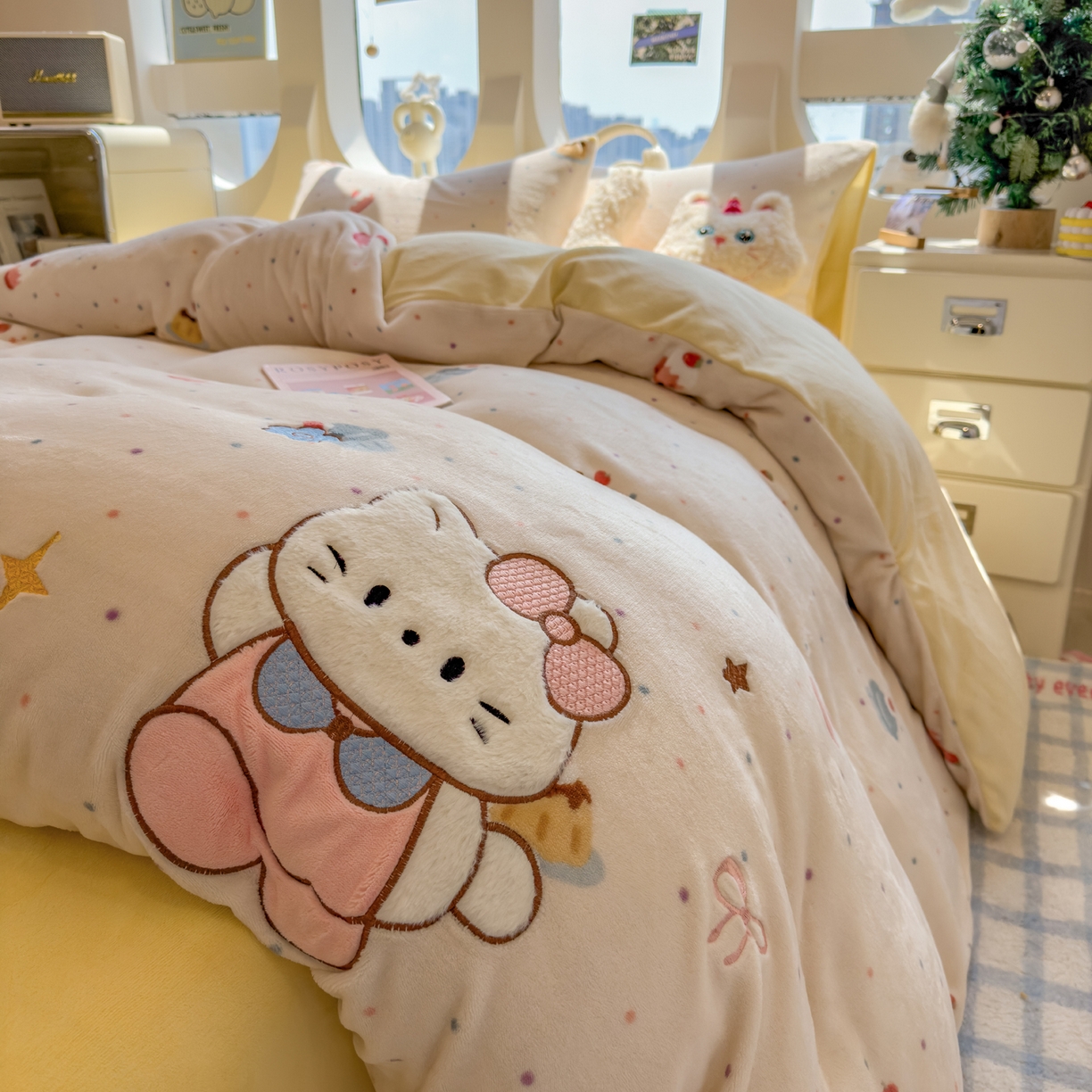 91家纺网 家纺一手货源 找家纺 摩妮卡 2025新款卡通牛奶绒刺绣四件套系列 甜点世界