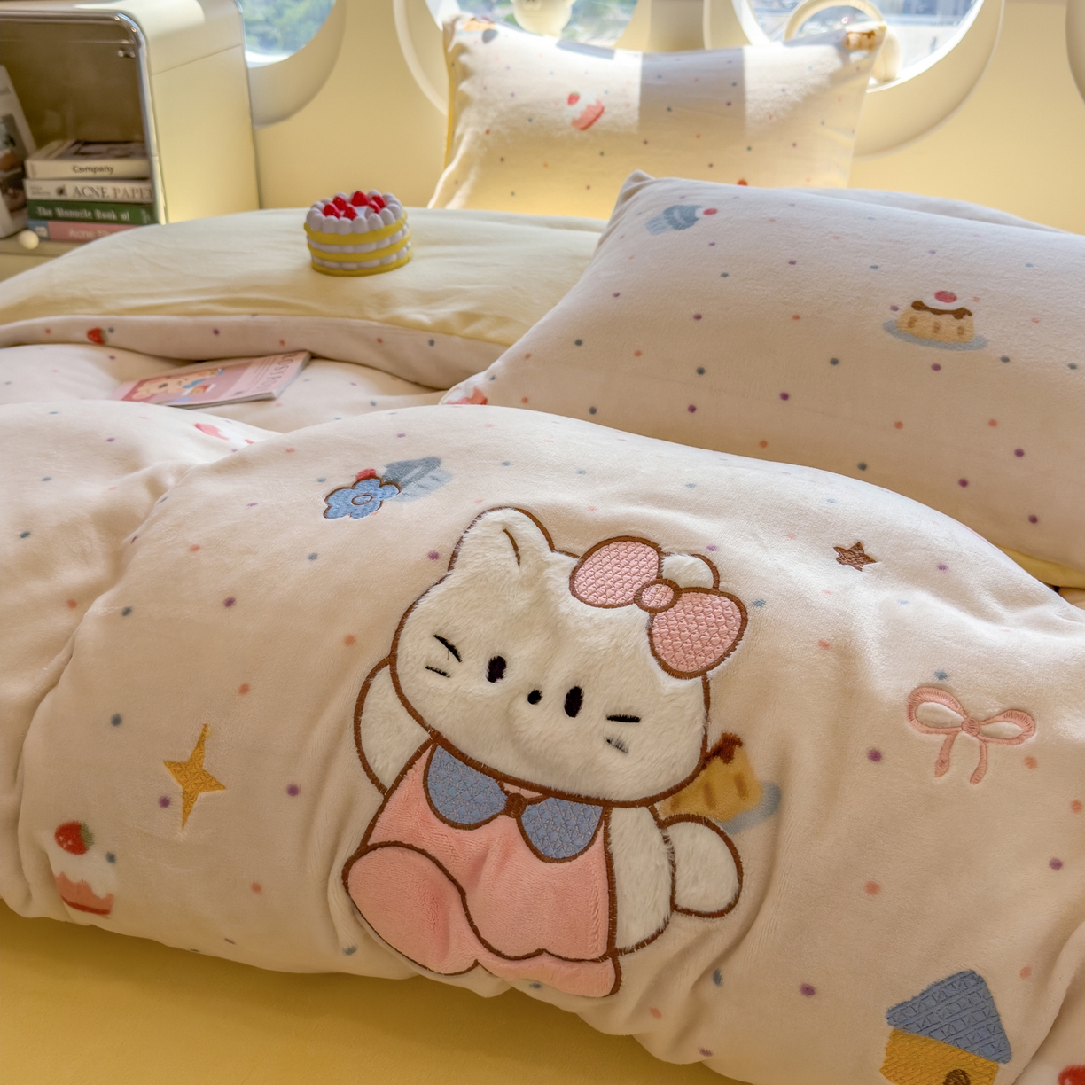 91家纺网 家纺一手货源 找家纺 摩妮卡 2025新款卡通牛奶绒刺绣四件套系列 甜点世界