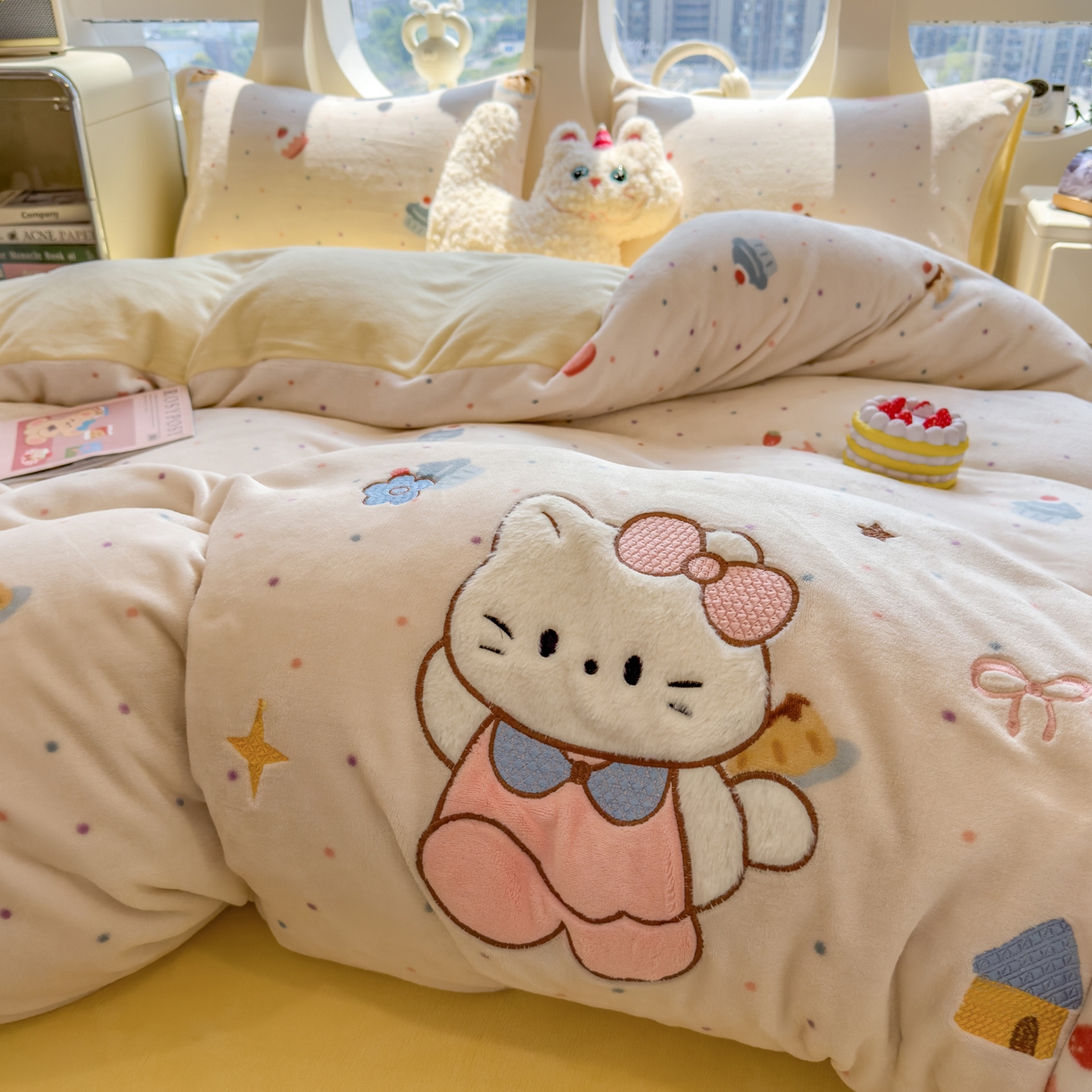 91家纺网 家纺一手货源 找家纺 摩妮卡 2025新款卡通牛奶绒刺绣四件套系列 甜点世界