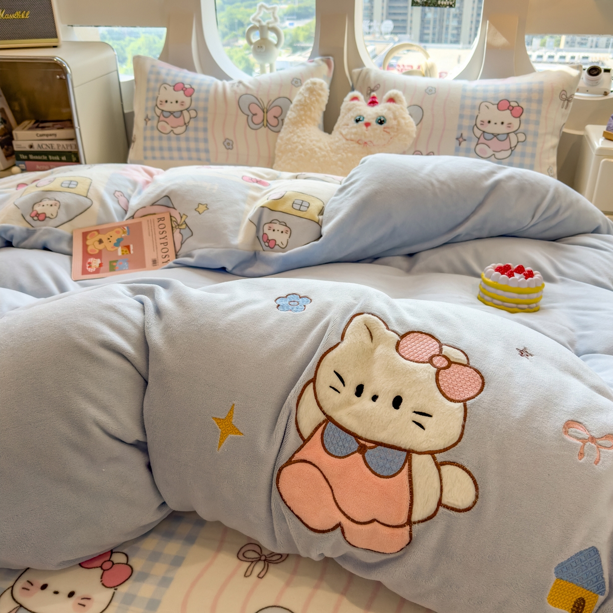 91家纺网 家纺一手货源 找家纺 摩妮卡 2025新款卡通牛奶绒刺绣四件套系列 猫咪甜心店