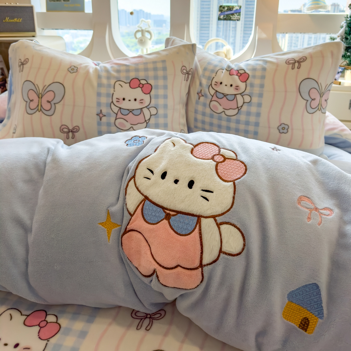 91家纺网 家纺一手货源 找家纺 摩妮卡 2025新款卡通牛奶绒刺绣四件套系列 猫咪甜心店