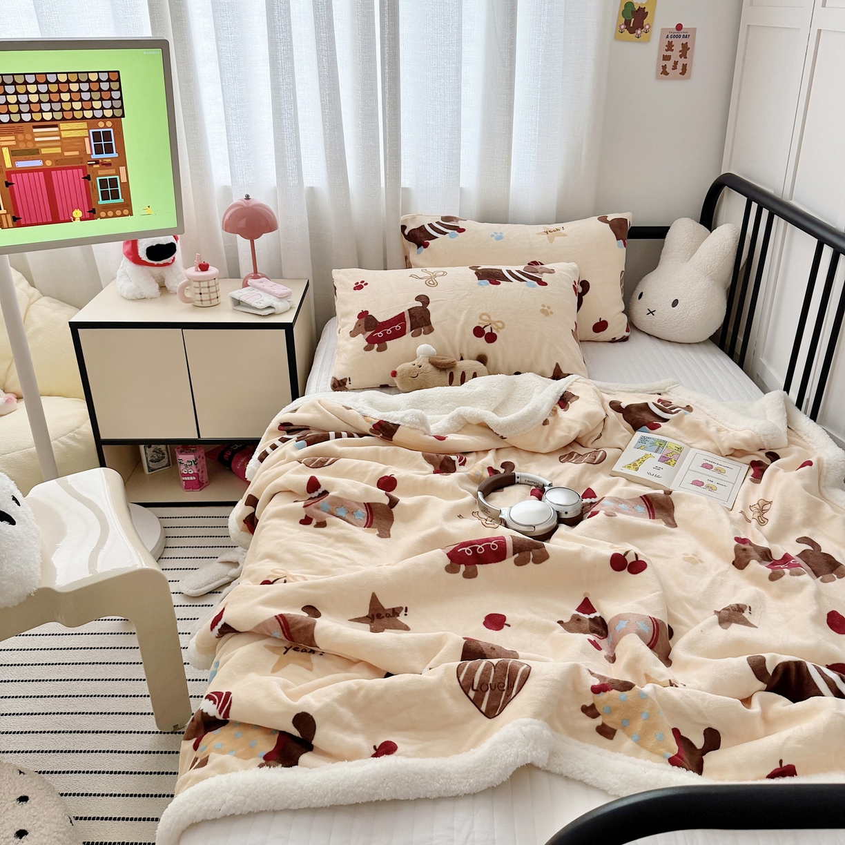 寐居家纺 2025新款牛奶绒卡通毛毯系列 腊肠狗