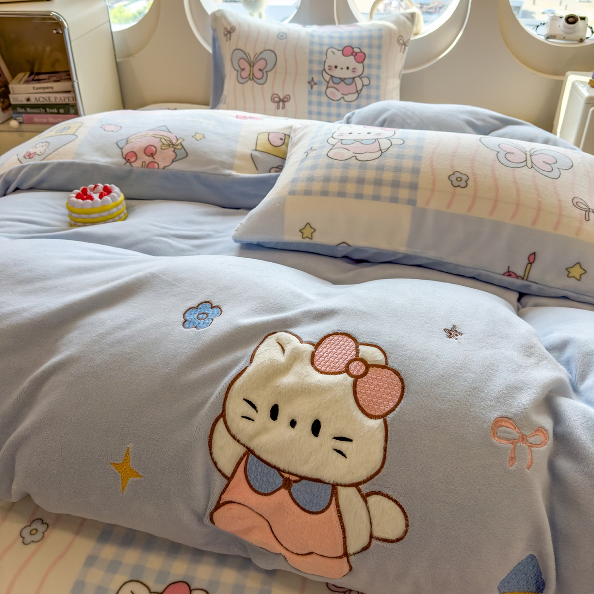 91家纺网 家纺一手货源 找家纺 摩妮卡 2025新款卡通牛奶绒刺绣四件套系列 猫咪甜心店