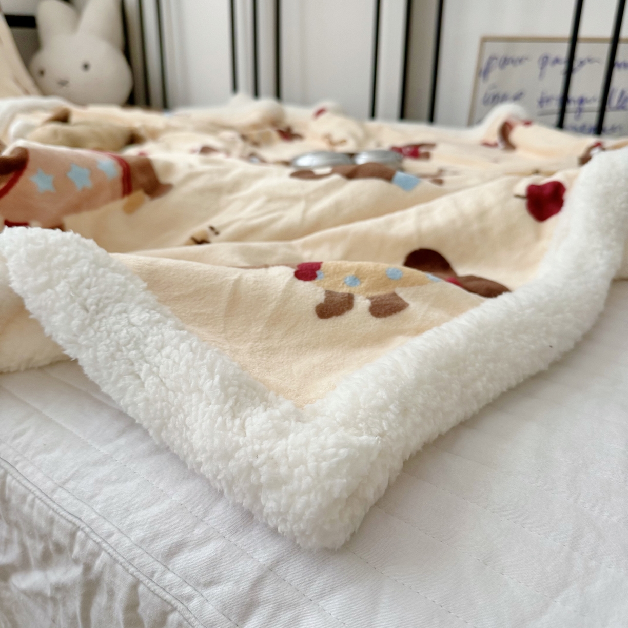 91家纺网 家纺一手货源 找家纺 寐居家纺 2025新款牛奶绒卡通毛毯系列 腊肠狗