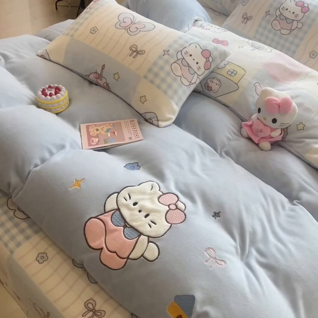 91家纺网 家纺一手货源 找家纺 摩妮卡 2025新款卡通牛奶绒刺绣四件套系列 猫咪甜心店
