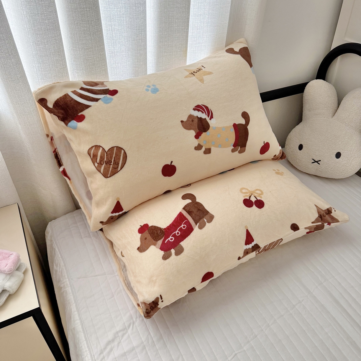 91家纺网 家纺一手货源 找家纺 寐居家纺 2025新款牛奶绒卡通毛毯系列 腊肠狗