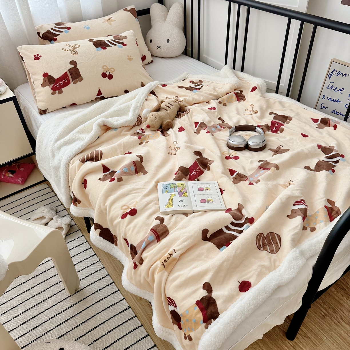 91家纺网 家纺一手货源 找家纺 寐居家纺 2025新款牛奶绒卡通毛毯系列 腊肠狗