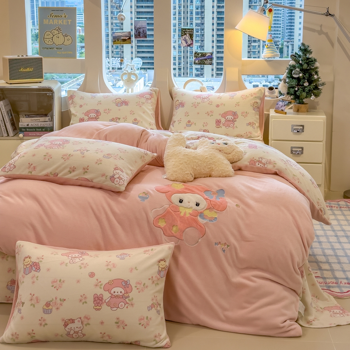 91家纺网 家纺一手货源 找家纺 摩妮卡 2025新款卡通牛奶绒刺绣四件套系列 垂耳宝宝