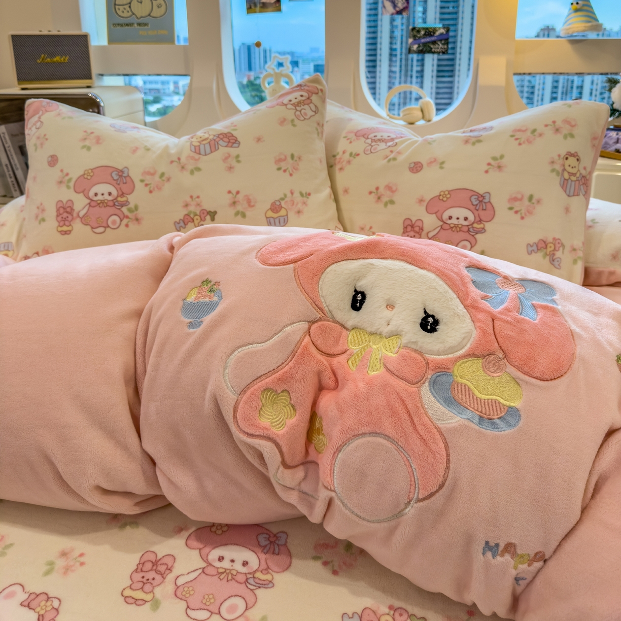 91家纺网 家纺一手货源 找家纺 摩妮卡 2025新款卡通牛奶绒刺绣四件套系列 垂耳宝宝