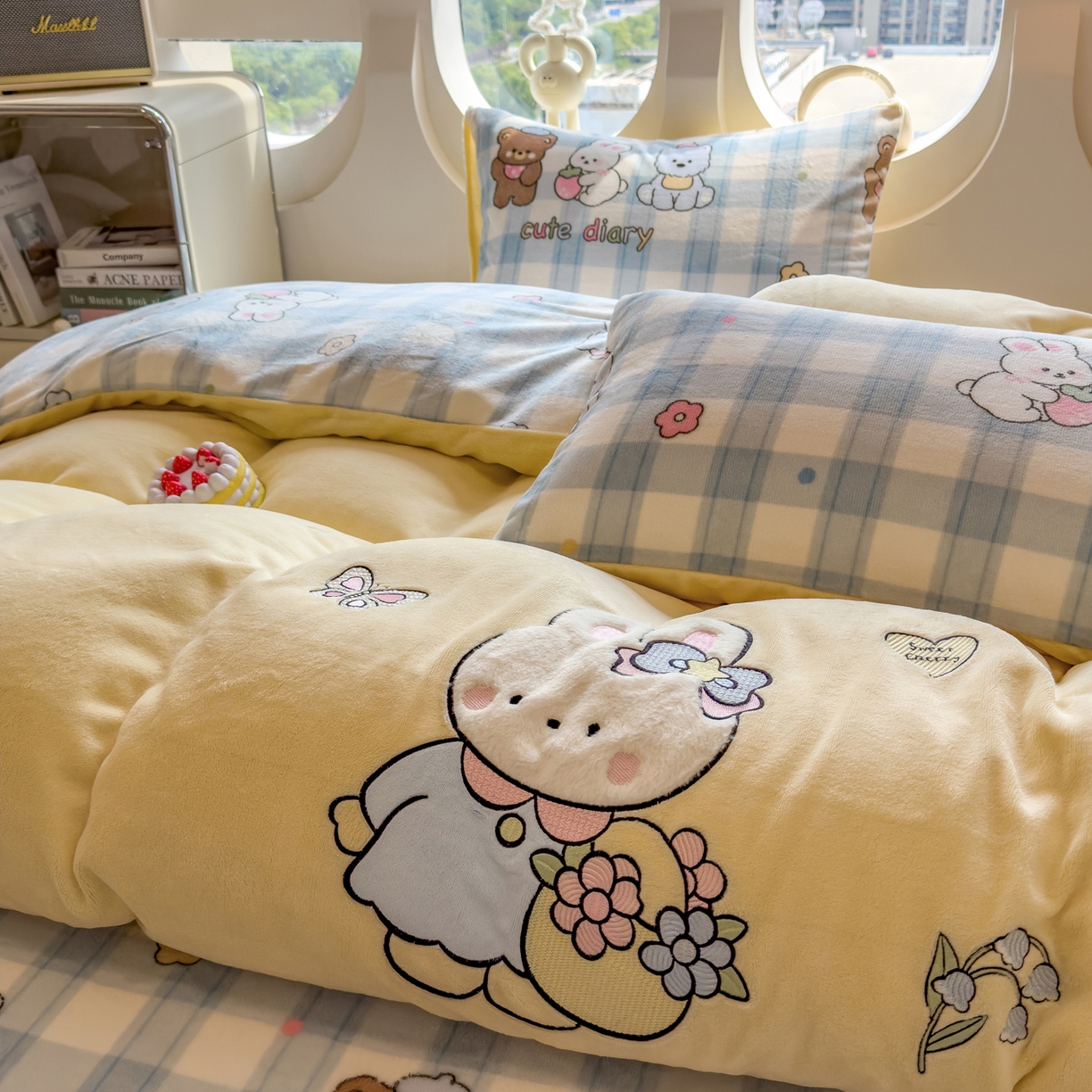 91家纺网 家纺一手货源 找家纺 摩妮卡 2025新款卡通牛奶绒刺绣四件套系列 朋友之交