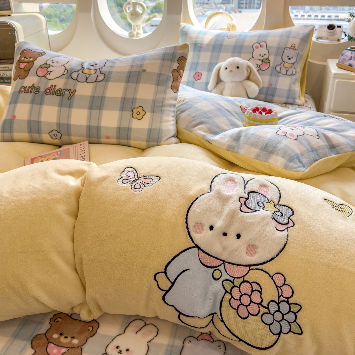 91家纺网 家纺一手货源 找家纺 摩妮卡 2025新款卡通牛奶绒刺绣四件套系列 朋友之交