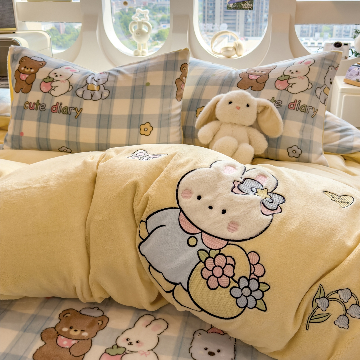 91家纺网 家纺一手货源 找家纺 摩妮卡 2025新款卡通牛奶绒刺绣四件套系列 朋友之交