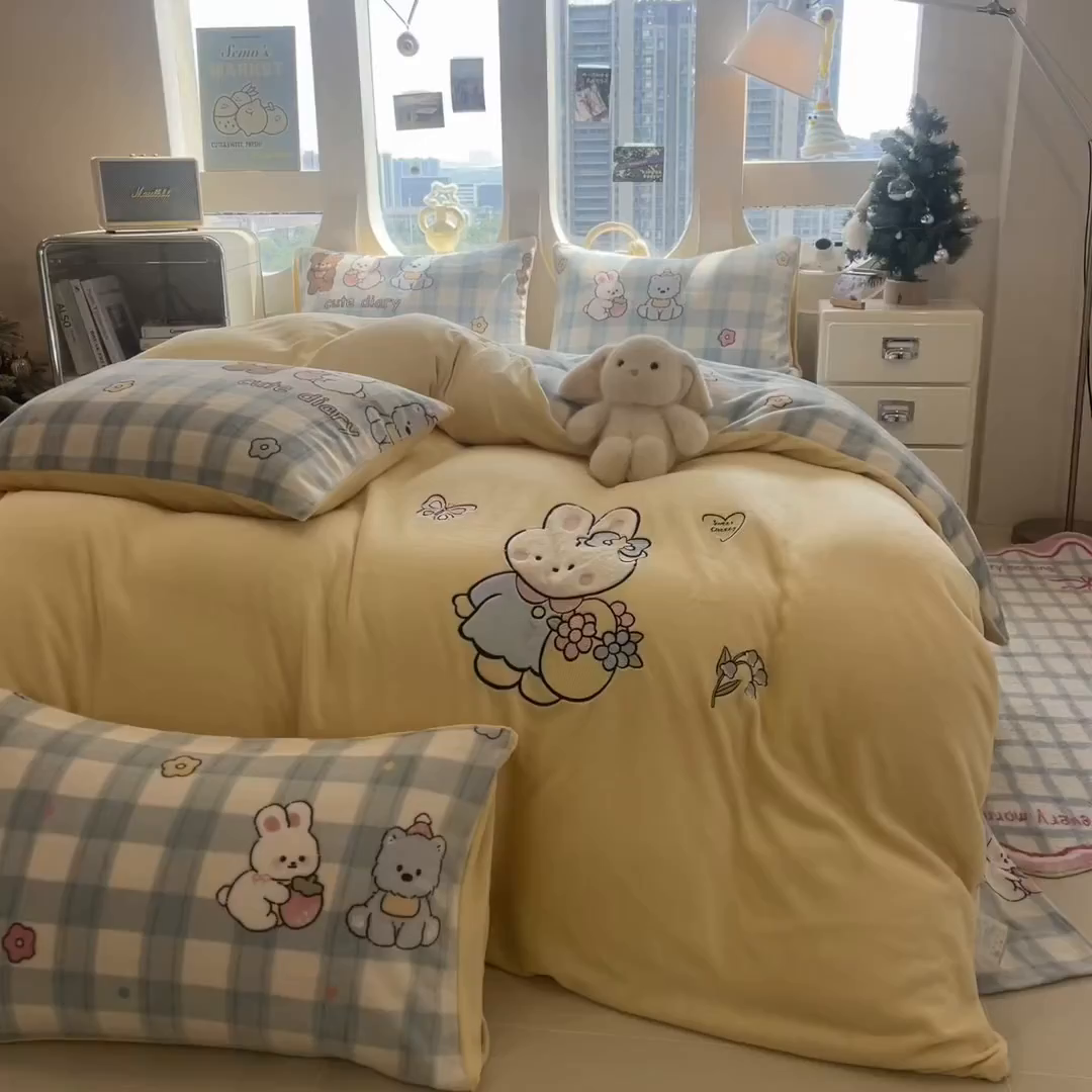 91家纺网 家纺一手货源 找家纺 摩妮卡 2025新款卡通牛奶绒刺绣四件套系列 朋友之交
