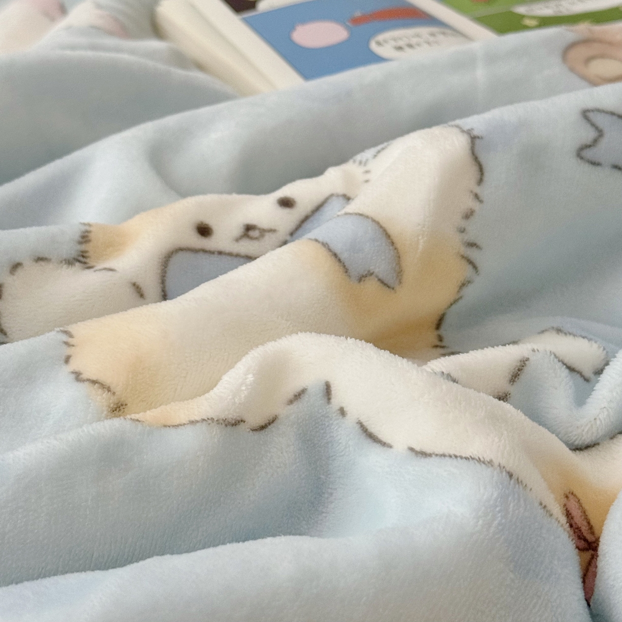 91家纺网 家纺一手货源 找家纺 寐居家纺 2025新款牛奶绒卡通毛毯系列 礼物猫