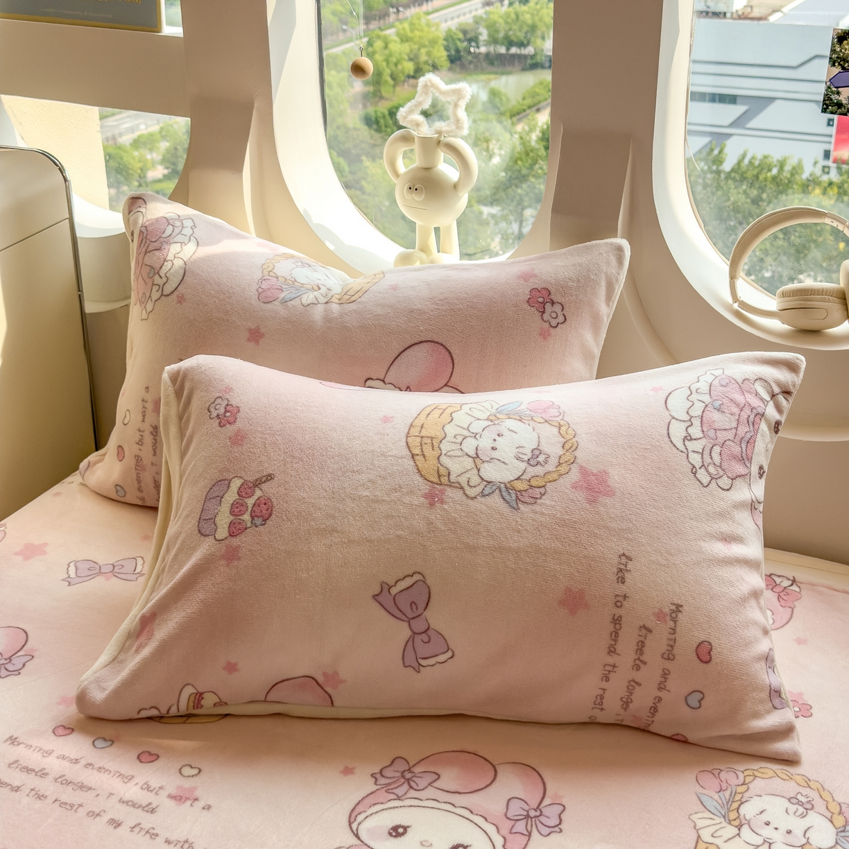 91家纺网 家纺一手货源 找家纺 摩妮卡 2025新款卡通牛奶绒刺绣四件套系列 甜点师