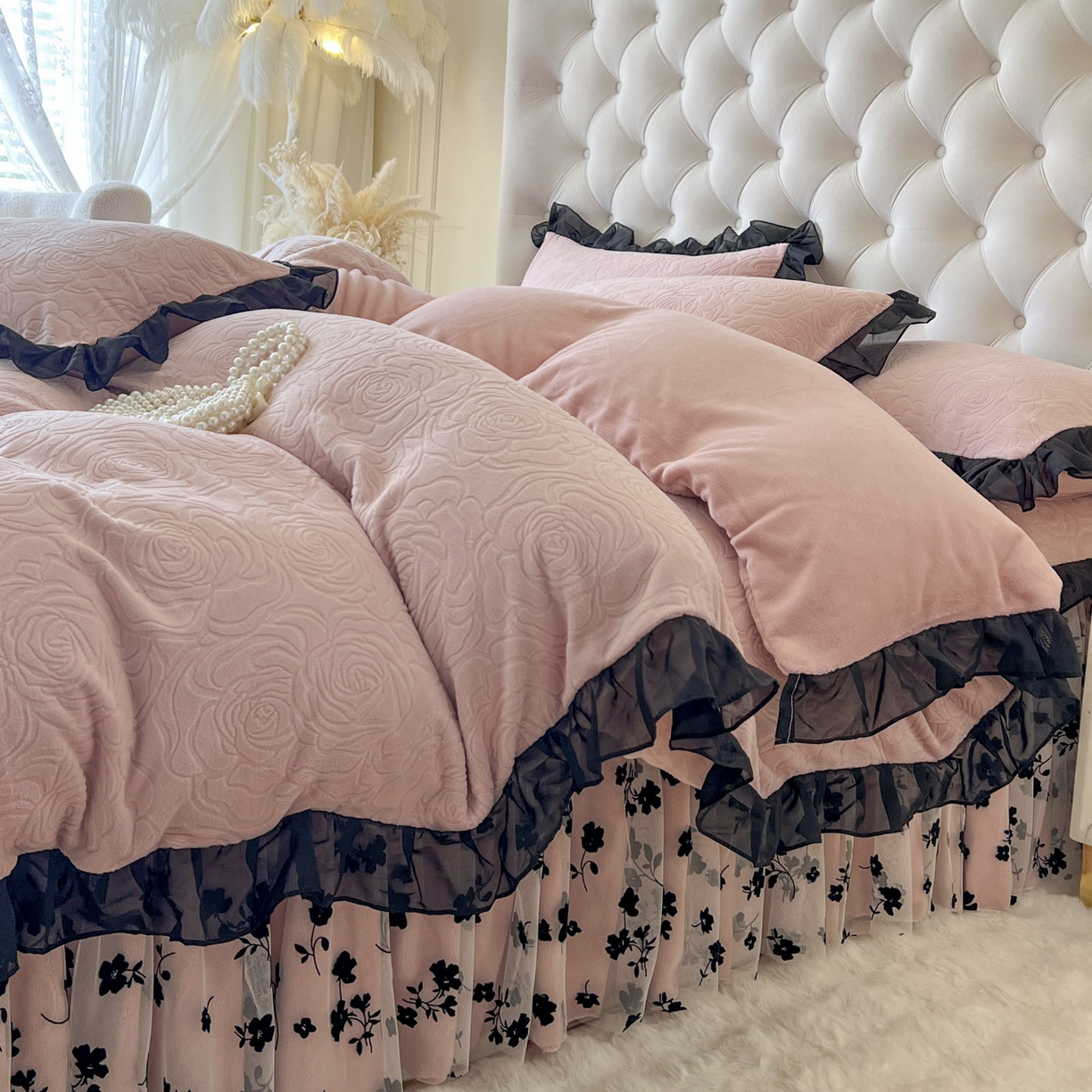 91家纺网 家纺一手货源 找家纺 恋尚 2025新款牛奶绒可妮露系列床裙四件套（控价285起） 可妮露-蜜桃粉