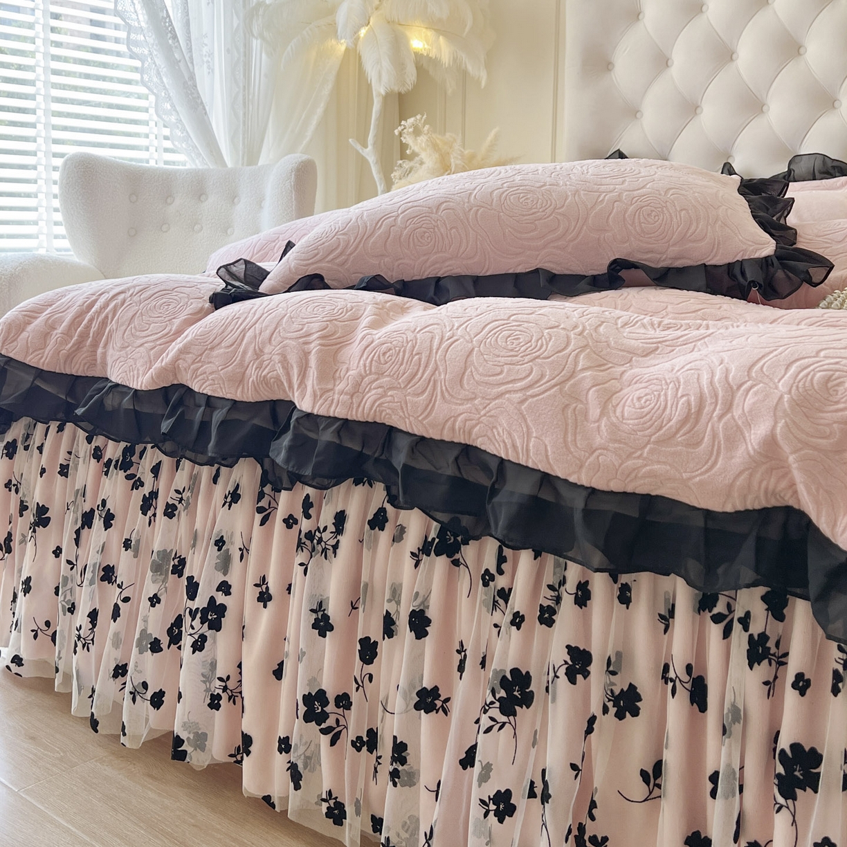 91家纺网 家纺一手货源 找家纺 恋尚 2025新款牛奶绒可妮露系列床裙四件套（控价285起） 可妮露-清新粉