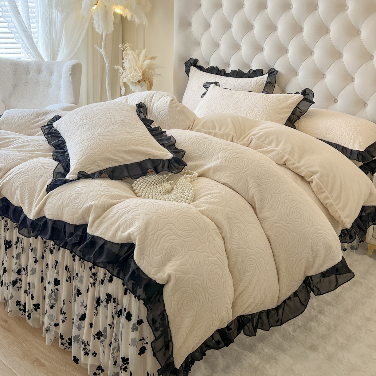 91家纺网 家纺一手货源 找家纺 恋尚 2025新款牛奶绒可妮露系列床裙四件套（控价285起） 可妮露-奶油白