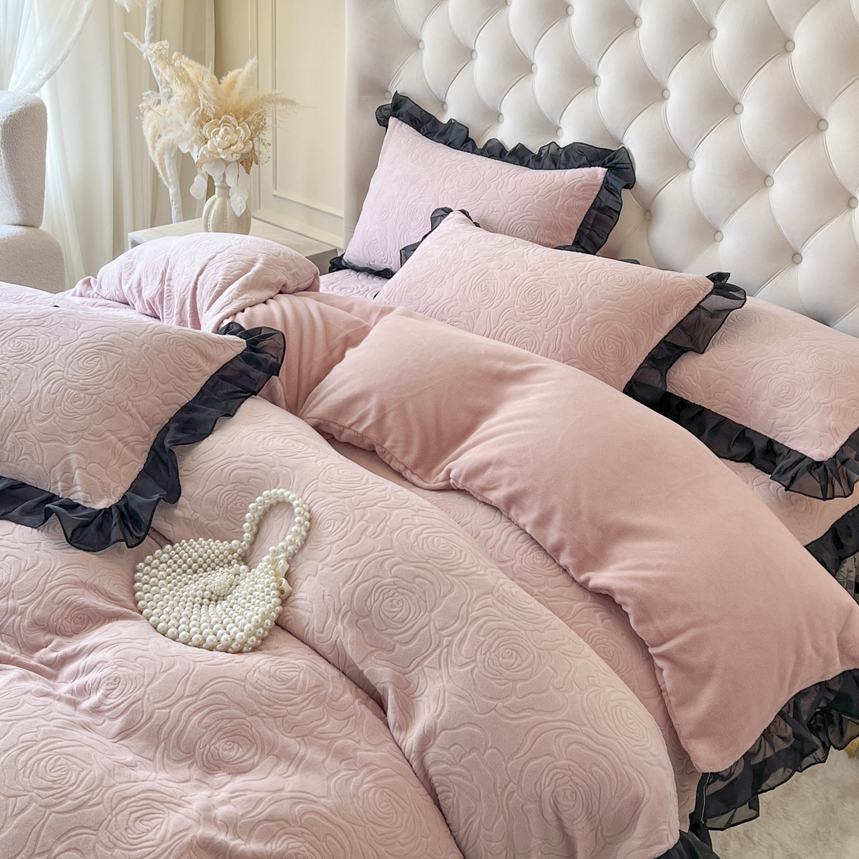 91家纺网 家纺一手货源 找家纺 恋尚 2025新款牛奶绒可妮露系列床裙四件套（控价285起） 可妮露-蜜桃粉