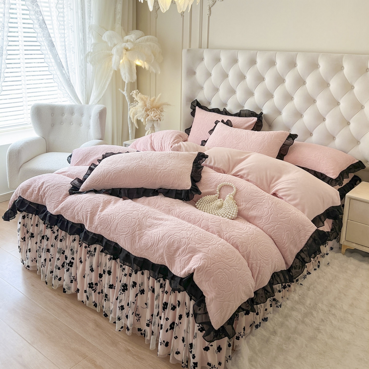 91家纺网 家纺一手货源 找家纺 恋尚 2025新款牛奶绒可妮露系列床裙四件套（控价285起） 可妮露-清新粉