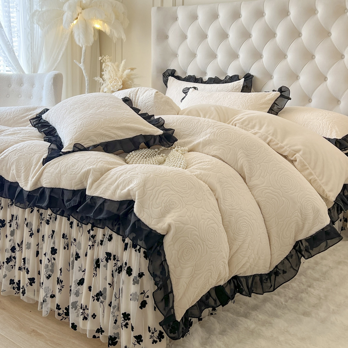 91家纺网 家纺一手货源 找家纺 恋尚 2025新款牛奶绒可妮露系列床裙四件套（控价285起） 可妮露-奶油白