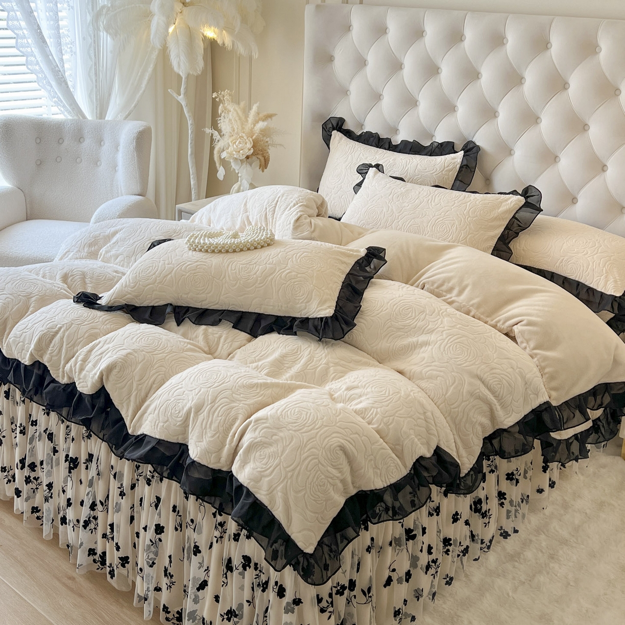 91家纺网 家纺一手货源 找家纺 恋尚 2025新款牛奶绒可妮露系列床裙四件套（控价285起） 可妮露-奶油白