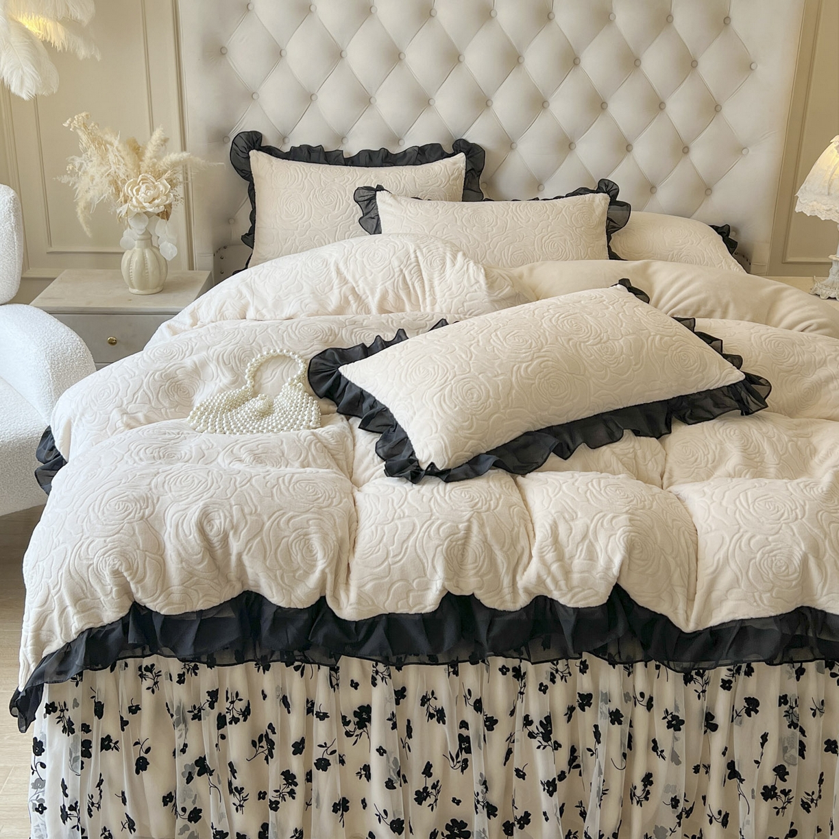 91家纺网 家纺一手货源 找家纺 恋尚 2025新款牛奶绒可妮露系列床裙四件套（控价285起） 可妮露-奶油白