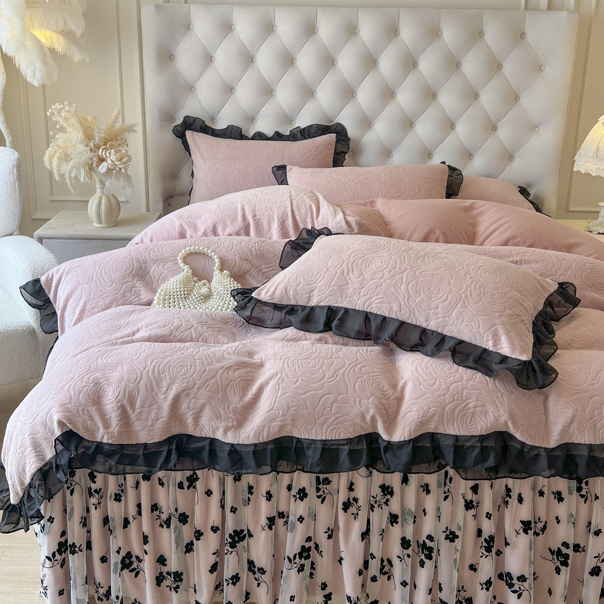 91家纺网 家纺一手货源 找家纺 恋尚 2025新款牛奶绒可妮露系列床裙四件套（控价285起） 可妮露-蜜桃粉