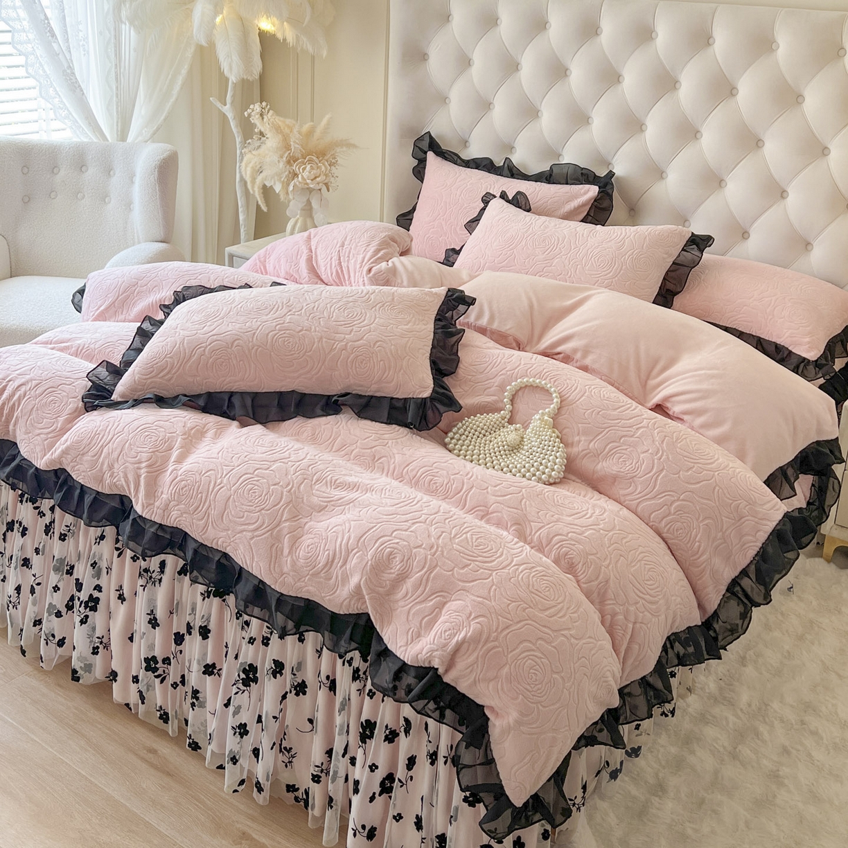 91家纺网 家纺一手货源 找家纺 恋尚 2025新款牛奶绒可妮露系列床裙四件套（控价285起） 可妮露-清新粉