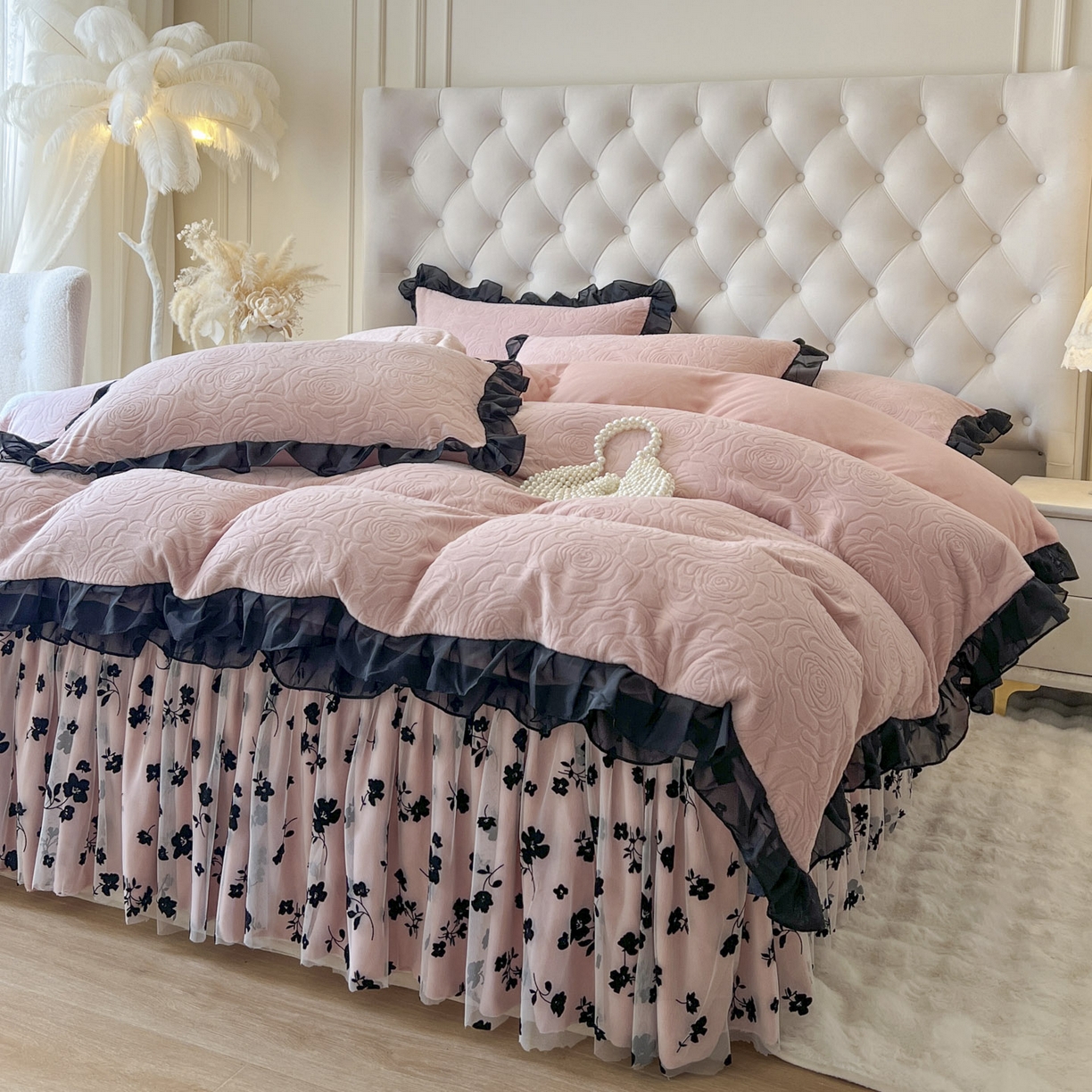 91家纺网 家纺一手货源 找家纺 恋尚 2025新款牛奶绒可妮露系列床裙四件套（控价285起） 可妮露-蜜桃粉