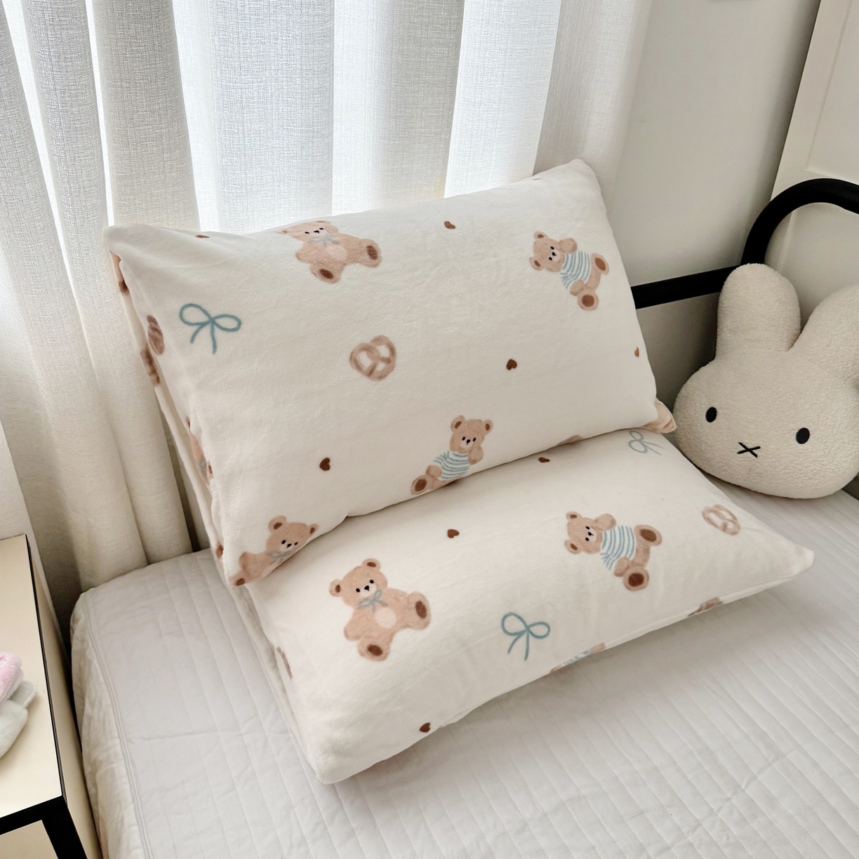 91家纺网 家纺一手货源 找家纺 寐居家纺 2025新款牛奶绒卡通毛毯系列 牛角包小熊