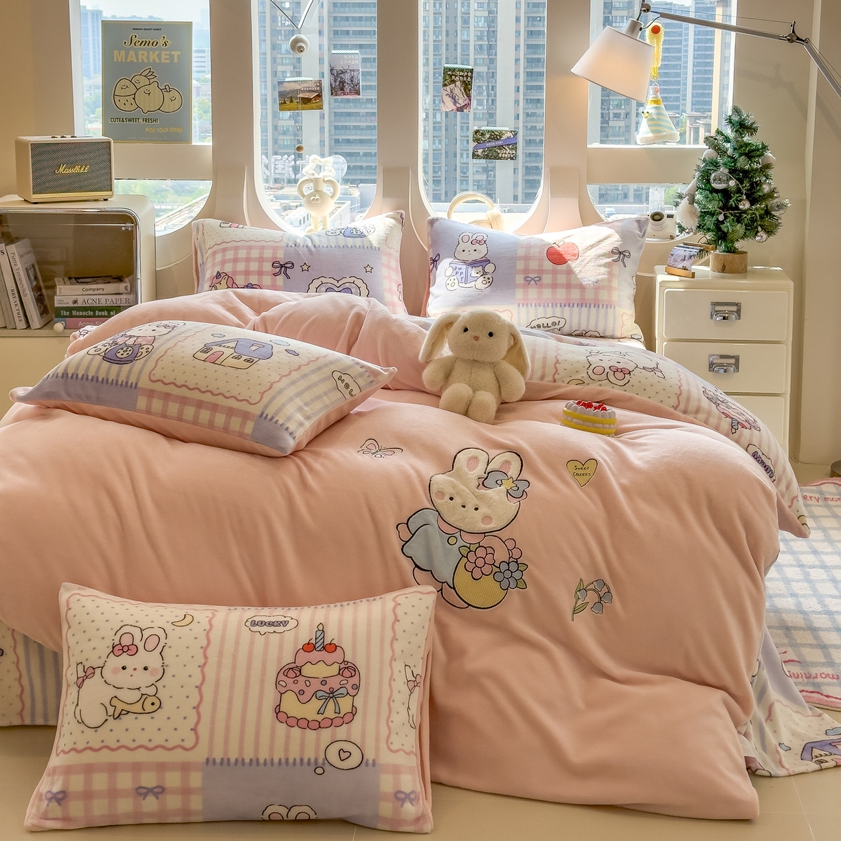 91家纺网 家纺一手货源 找家纺 摩妮卡 2025新款卡通牛奶绒刺绣四件套系列 兔兔制作屋