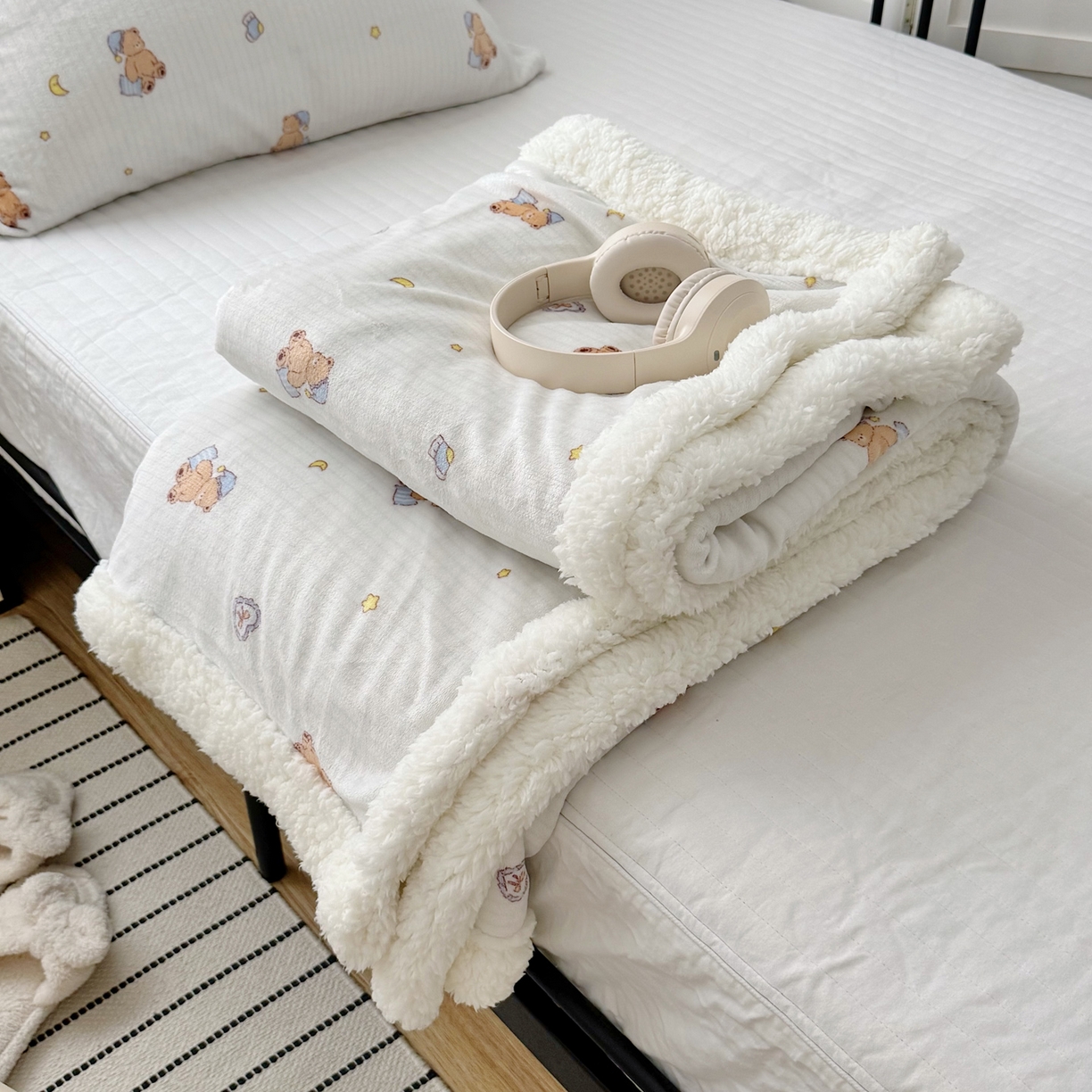 91家纺网 家纺一手货源 找家纺 寐居家纺 2025新款牛奶绒卡通毛毯系列 晚安熊